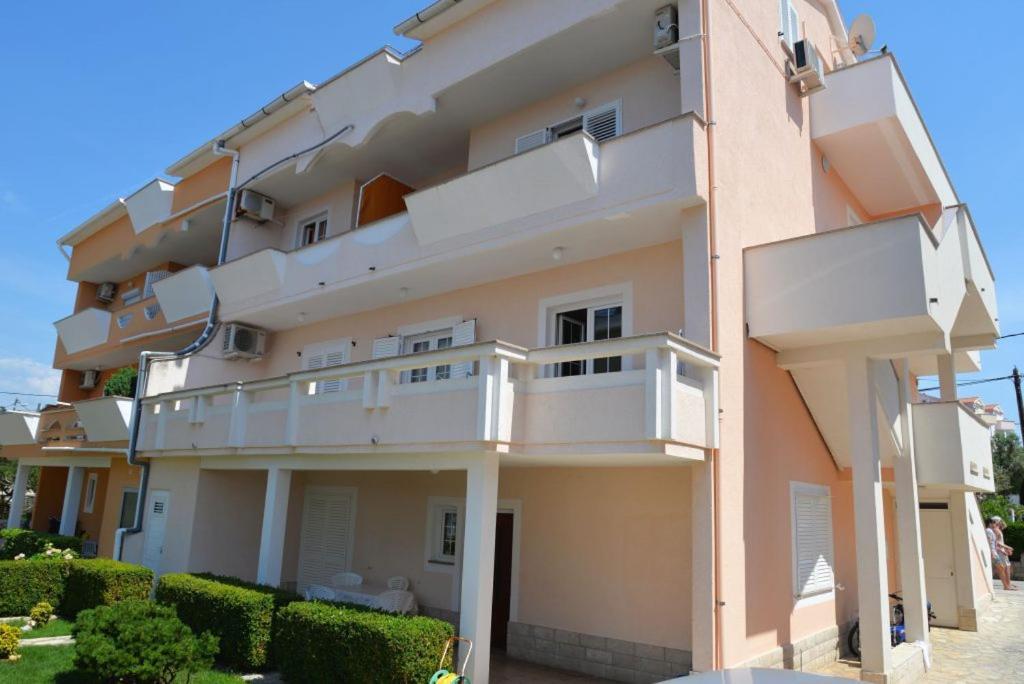 Apartments Niko Novalja Luaran gambar