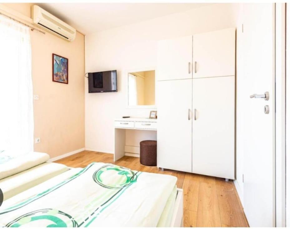 Apartments Niko Novalja Luaran gambar