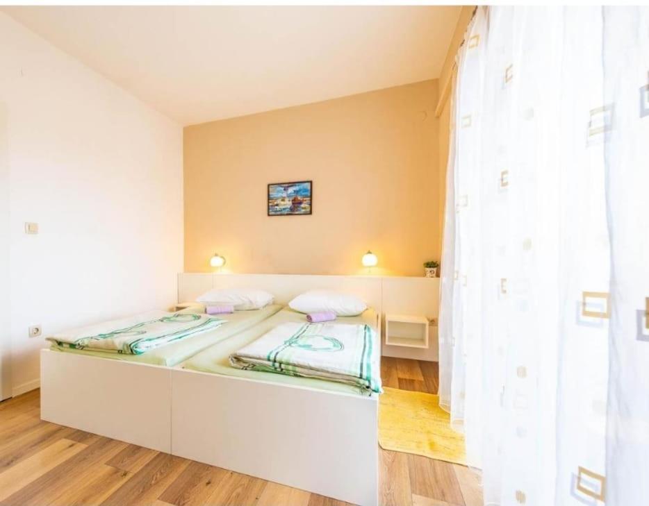 Apartments Niko Novalja Luaran gambar